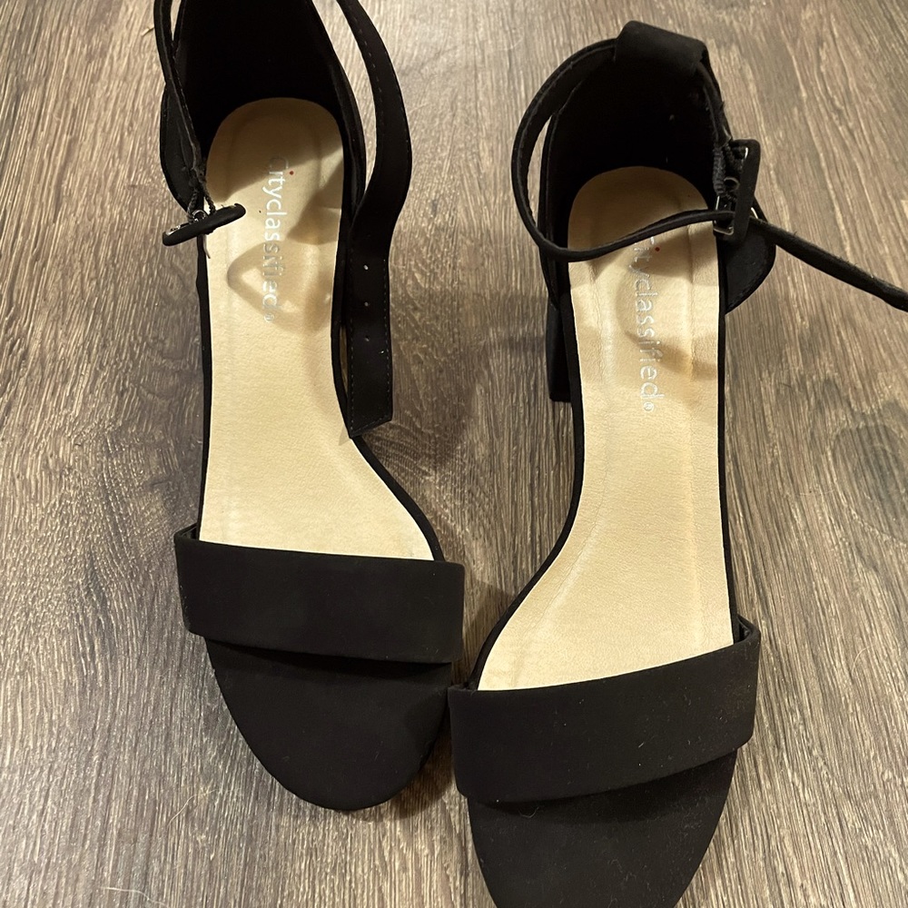 Size 7 black short heels